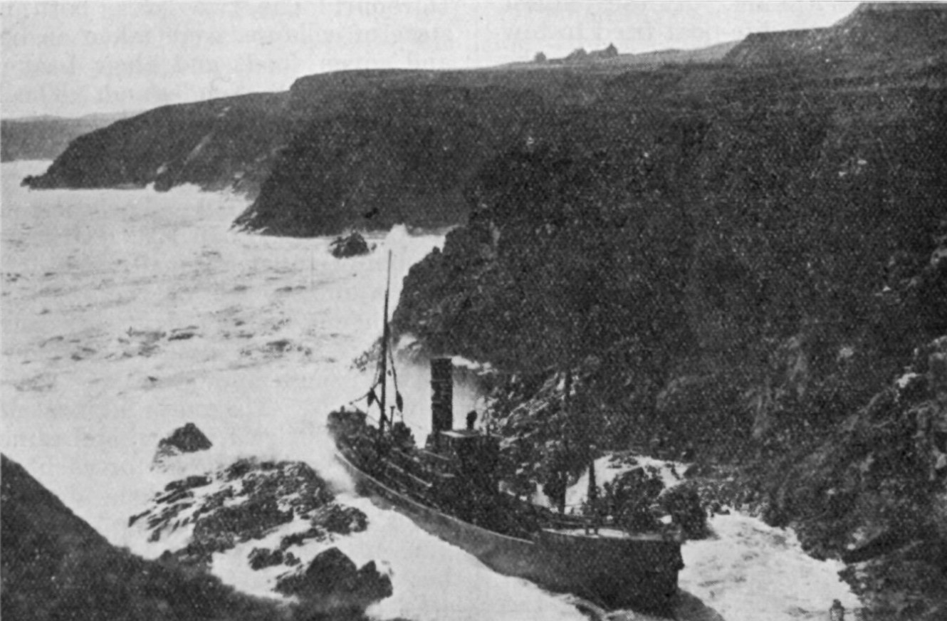 1934 The Trawler Dagon of Grimsby on the rocks and wrecked near Peterhead 8th September 1934