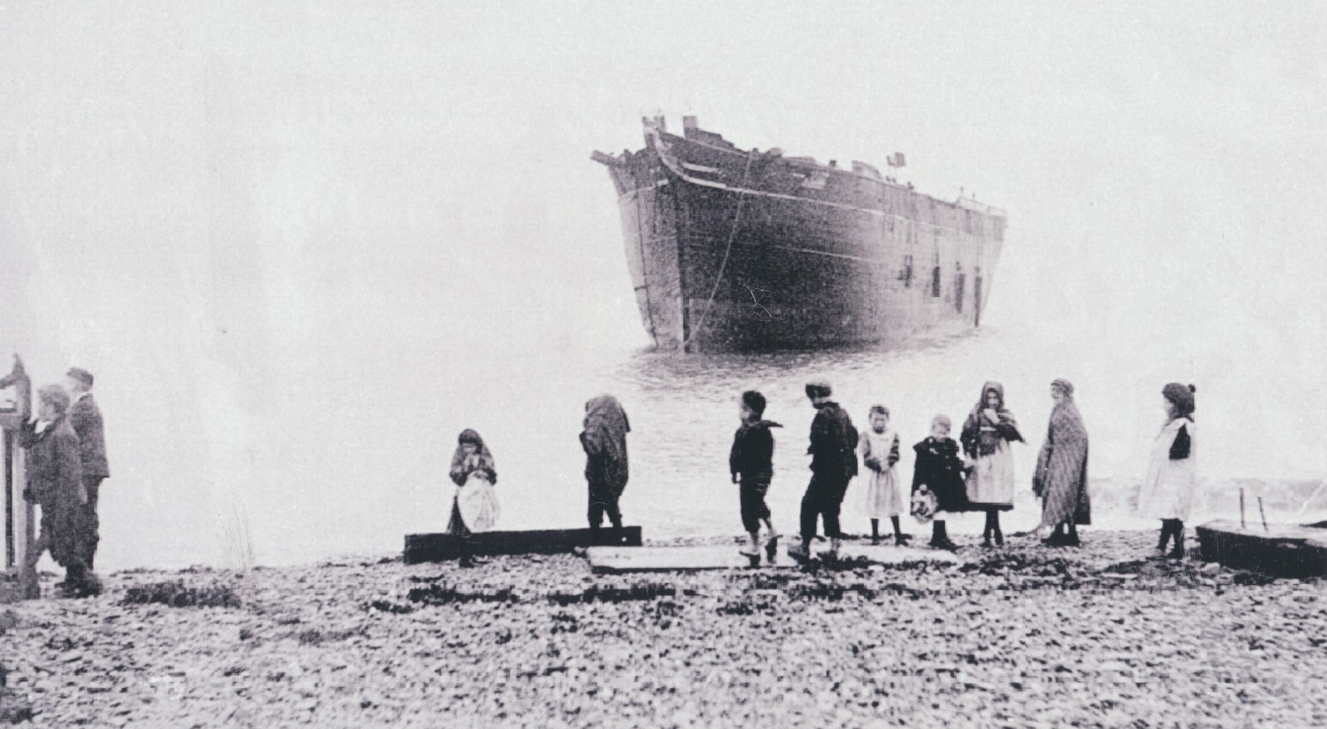 Hougomont stranded at Allonby 1903 after storm