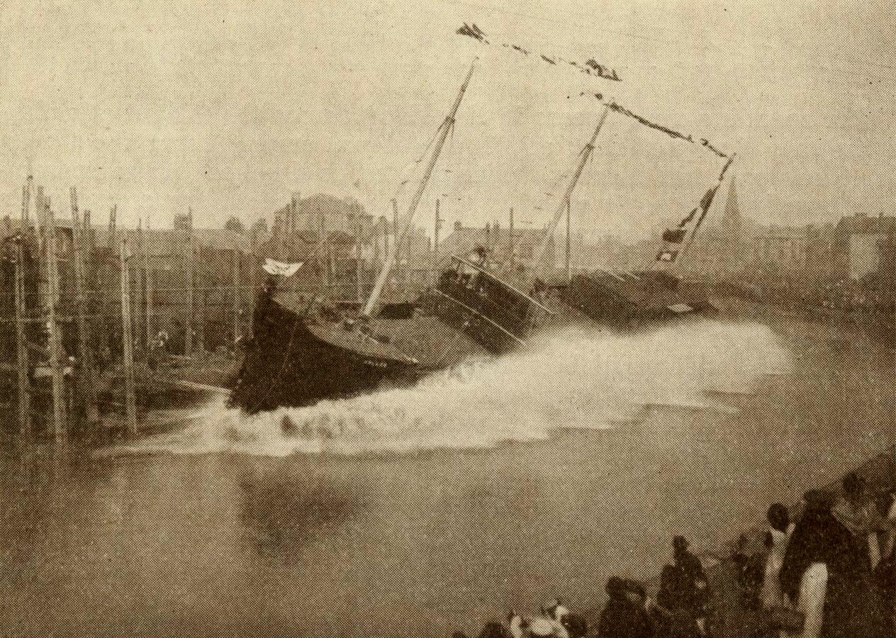 Maryport broadside launch splash into River Ellen Ritson shipbuilders Sea Breezes 1927